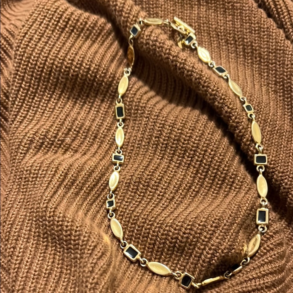 Elegant Black and Gold Women's Fashion Necklace